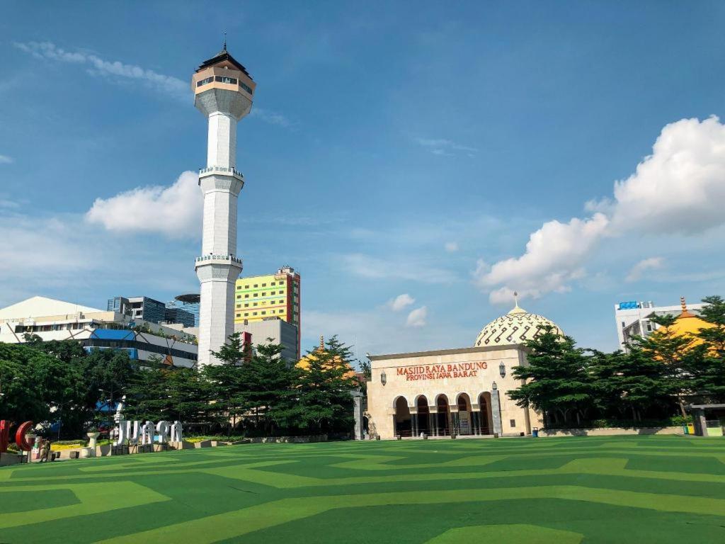 Super Oyo 2672 Bee M Syariah Hotell Bandung Exteriör bild
